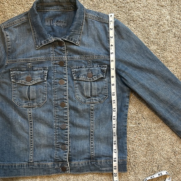 Kut from the Kloth Amelia Jean Jacket - Picture 12 of 16